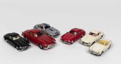 MERCEDES: A collection of six mostly 1:43 scale die-cats model toys of a Mercedes Benz 300SL