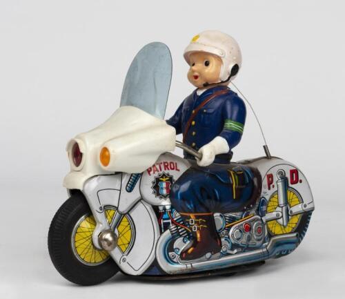 MOTORCYLE: A 1960s Japanese friction operated tin motorcycle and officer by Usayiga (19cm high x 23cm wide)