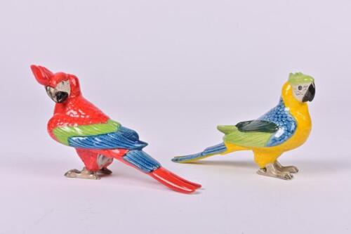 SALT AND PEPPER SHAKERS: A pair of exotic bird form salt and peppers, 8.5cm high