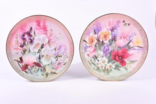 LENA LIU: A pair floral decorated cabinet plates by Lena Liu, 22cm diameter each