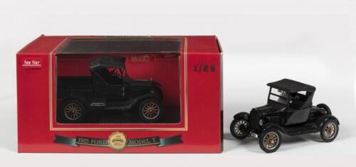 FORD: Two 1:24 scale models by Sun Star. 1925 Ford Model T & 1925 Ford Model T Pick-Up