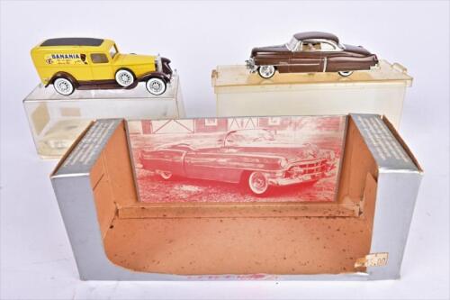 CADILLAC: Two Cadillac 1:43 scale models cars. Solido & RETRO vitesse models