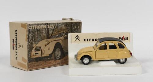 CITROEN: A 1:25 scale Polistil CITROEN 2CV (S 26)