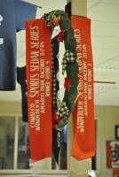 MERCEDES 450SLC: Bryan Thomson's winners wreath and two red silk winners sashs - 2