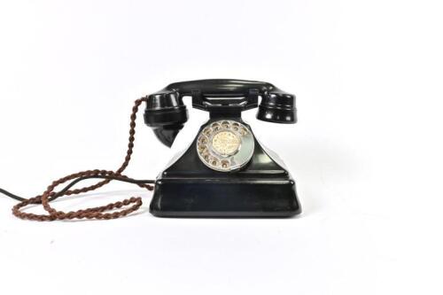 TELEPHONE: A 1930s Art Deco Bakelite pyramid telephone, model PMG 232