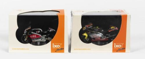 APRILLA: TWO NOS 1:24 scale IXO Aprilla's RSW250 '#46 V.Rossi 1999' / RSW125 '#21 A.Vincent - 2002'