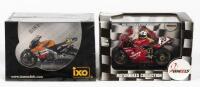 DUCATI & HONDA: TWO NOS 1:24 scale IXO & 2Wheels Honda RC211V '#46 Repsol V.Rossi World Champion 2002' / Ducati966 '#20 D.Romboni - SBK 1999'