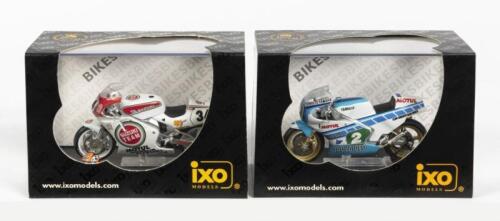 SUZUKI & YAMAHA: TWO NOS 1:24 scale IXO Suzuki RGV500 '#34 K.Schwantz - 1993' / Yamaha TZ250L '#2 C.Sarron World Champion 1984'