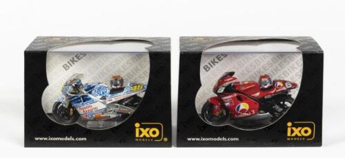 HONDA & YAMAHA: TWO NOS 1:24 scale IXO Honda NSR500 '#46 V.Rossi Italian GP2001 / Yamaha YZR500 'Antena 3 #6 N.Abe 2001'