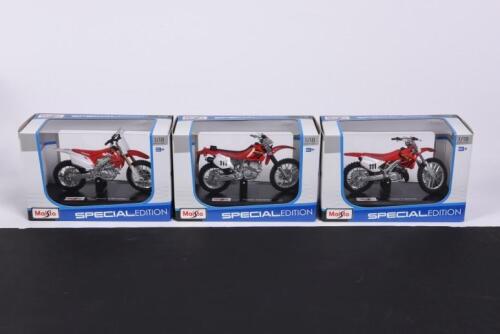 HONDA: THREE NOS 1:18 scale Maisto 'Special Edition' Honda XR400R / CR250R / CRF450F
