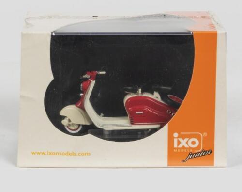 LAMBRETTA: A NOS 1:24 scale IXO 'Junior' Lambretta LD125 -1957