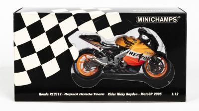 HONDA: A NOS 1:12 scale Minichamps Honda RCV211V #69 Nick Hayden - Moto GP 2005