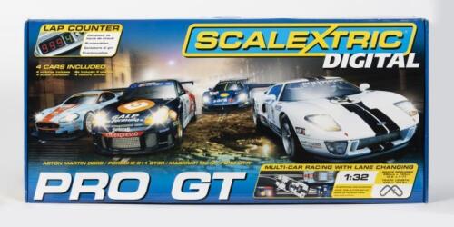 CAR RACING SET: A NOS 1:32 scale ScaleXtric Car Racing Set 'PRO GT' including track length of 676cm and 4 slot cars Aston Martin DB/Porsche 911GT3R/Maserati MC12/Ford GT-R