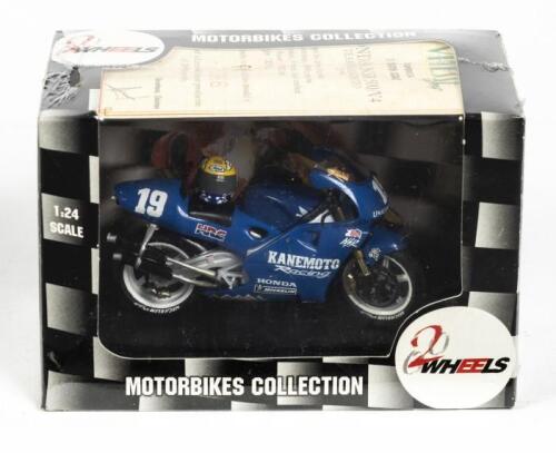 HONDA: A NOS 1:24 scale 2 Wheels Honda NSR500 'John Kocinski - 1999 #19' Limited edition and COE