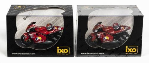 YAMAHA: TWO NOS 1:24 scale IXO Yamaha YZR500 'Antenna 3 - 2001' '#6 N. ABE/#10 JL. Cardoso