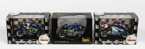 SUZUKI: THREE NOS 1:24 scale 2 Wheels & IXO Suzuki RGV500 "N.Aoki #9 - 1999/ K.Roberts #2 - 2000/ K.Roberts #1 - 2001