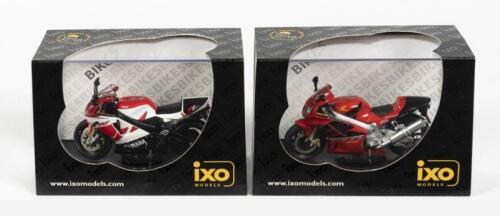 YAMAHA & HONDA: TWO NOS 1:24 scale IXO Yamaha R7 OW -02 & Honda VTR 1000 SP