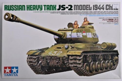 TAMIYA: A 1:35 scale Russian heavy tank JS-2 boxed model kit