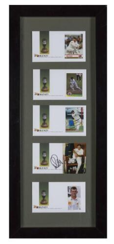 ASHES: A set of five signatures from the Australian cricket team from the Ashes series 2006-2007 in a frame , the frame 83 x 35