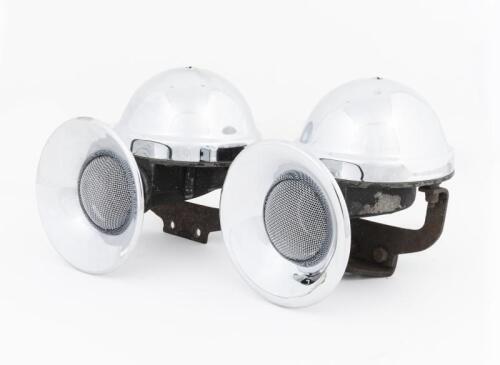 LUCAS: A pair of Lucas electric 12V windtone horns (690084) Bentley / Rolls-Royce /Jaguar. Working order