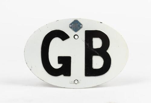 BADGE: A circa 1960s/1970s RAC Great Britain oval aluminum vehicle plaque with raised lettering