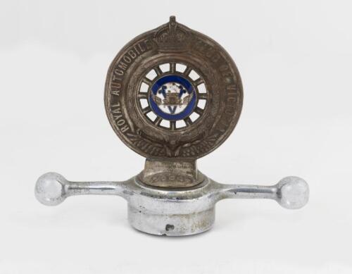 BADGE: A RACV membership badge numbered '26985' by Stokes