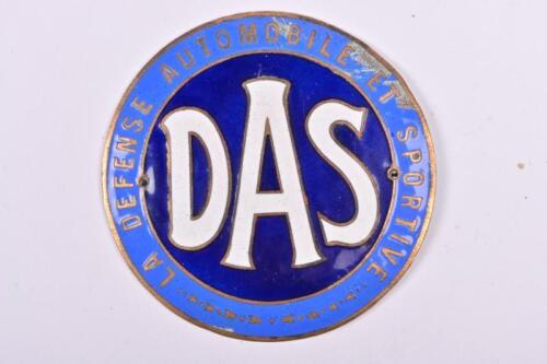 DEFENSE AUTOMOBILE SPORTIVE: A brass 'LA DEFENSE AUTOMOBILE ET SPORTIVE' car badge