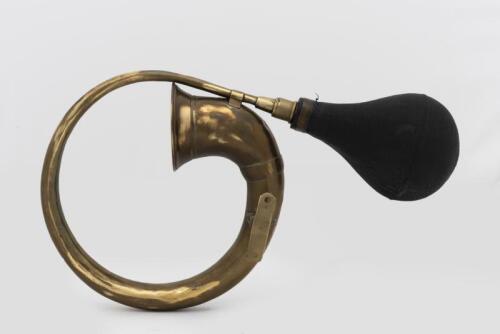 HORN: An Edwardian brass air horn