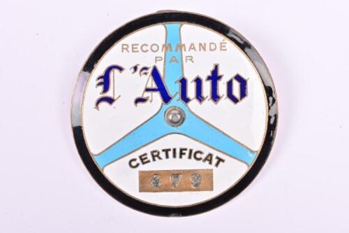 L'AUTO: A brass enamelled 'RECOMMANDE PAR L'AUTO' car club badge. 'CERTIFICAT 479'