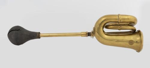 HORN: A large English brass horn by Desmo, Birmingham