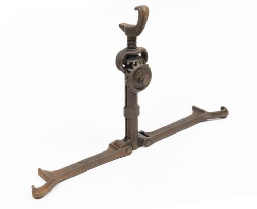 JACK: An original 'APAC BALLOON RIM TOOL' jack