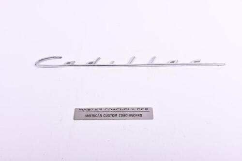 CADILLAC/AMERICAN CUSTOM COACHWORKS: Two American car items. 'Cadillac' badge