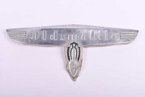 OLDSMOBILE: An early metal 'Oldsmobile' badge