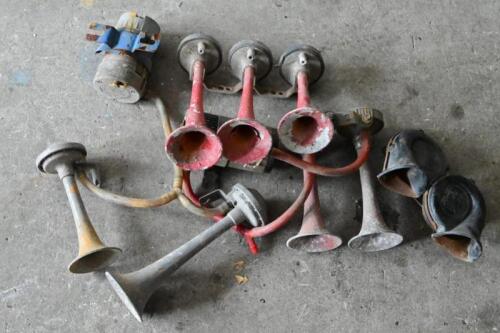 AIR HORNS: A small group of air horns by FIAMM & STEBEL