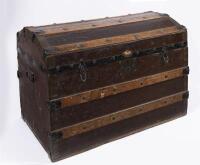 STEAMER TRUNK: An early 20th century oak and iron bound steamer trunk, 54cm high, 77cm wide, 47cm deep