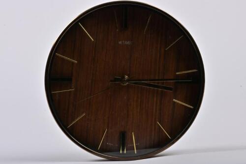 WALL CLOCK: A mid-20th century English wood grain Metamec wall clock, 20.5cm diameter