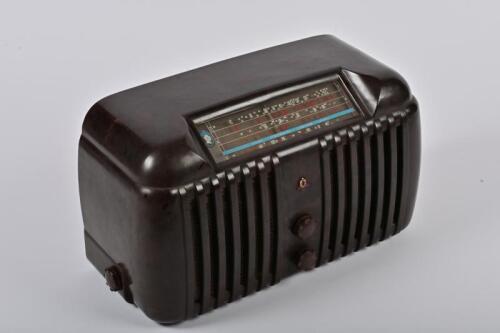 RADIO: A 1946 Australian radio by Stromberg-Carlson (Australasia) Pty. Ltd,. Sydney, functionality unknown, 21cm high, 37cm wide, 17cm deep
