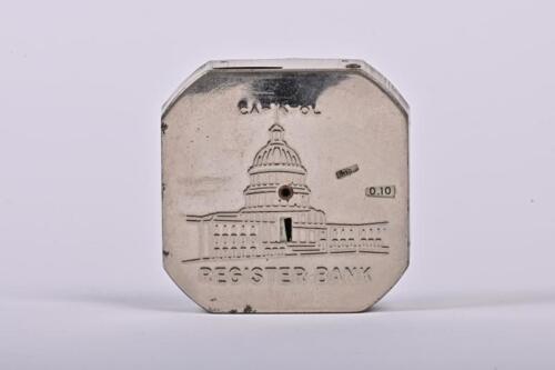 MONEY BOX: A 1930s American nickel plated tin Capitol dime registering money box, 6.5cm high
