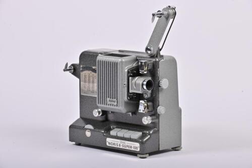 PROJECTOR: A 1950s Plank 'Noris 8 Super 100' projector in original case with instruction booklet, made in Germany, 26cm high, 33cm wide, 19cm deep