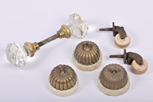 ANTIQUE FITTINGS: A small collection of antique architectural hardware