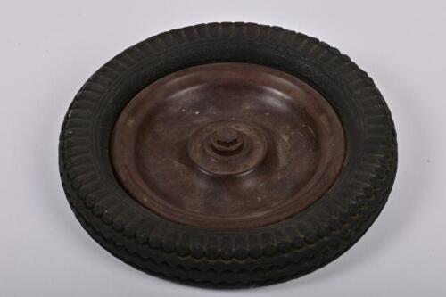 DUNLOP ASHTRAY: An original Bakelite Dunlop ashtray
