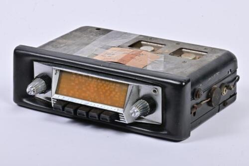 B.M.C: A B.M.C factory fitted transistor radio for Mini, M.G, Wolseley. Working order