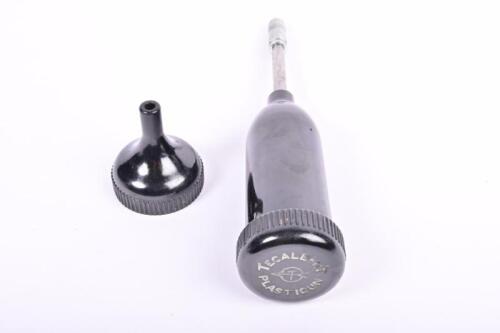 PLASTIGUN: A PLASTIGUN. With very rare oil funnel adaptor
