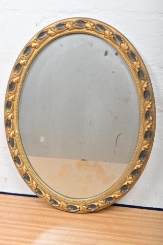 MIRROR: A small oval giltwood mirror, 38.5 x 30cm