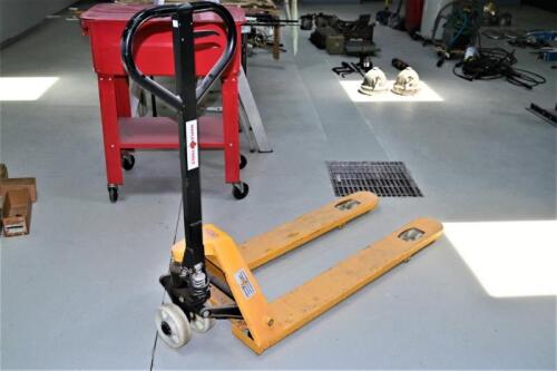 PALLET JACK: A 2000kg pallet jack, certified by t&uuml;v rheinland