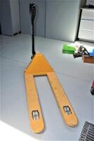 PALLET JACK: A 2000kg pallet jack, certified by t&uuml;v rheinland - 2