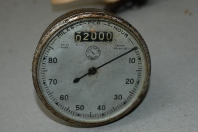 JAEGER: A 80 M.P.H Jaeger gauge with cable, bevelled edge glass 7.5cm diameter