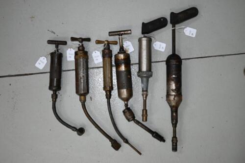 GREASE GUNS: Six assorted grease guns