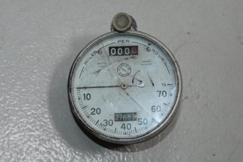JAEGER: A 75 M.P.H Jaeger gauge, cracked bevelled edge glass 7.5cm diameter