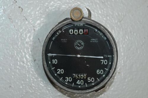 JAEGER: A 75 M.P.H Jaeger black faced gauge, bevelled edge glass 7.5cm diameter, , numbers stamped to the reverse appear to read '211263'